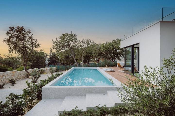 Villa für 5 Personen, mit Balkon und Terrasse sowie Garten und Pool in Novalja - 2