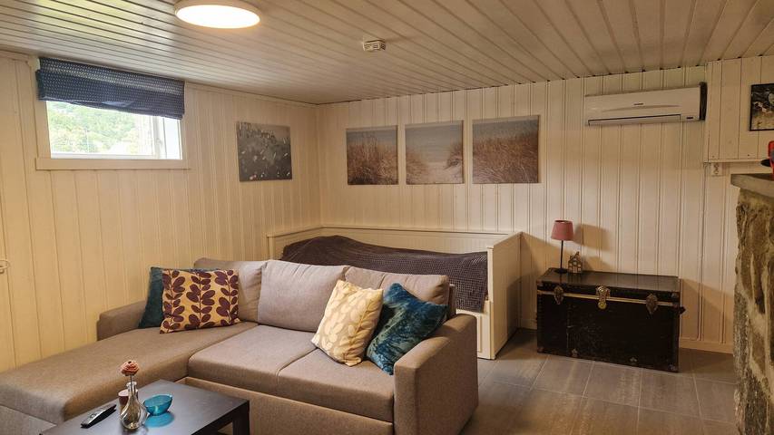 Ferienwohnung für 4 Personen, mit Meerblick und Garten in Vest-Agder