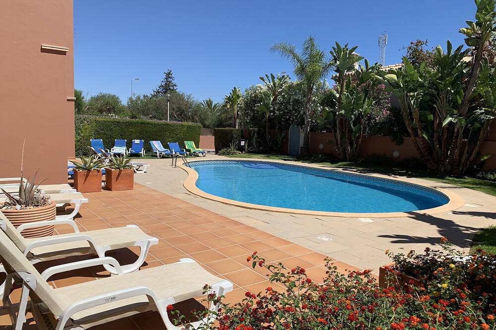 Ganze Wohnung, Tripadvisor 5 * Bewertet (70 reviews), 100 m vom Strand, Wifi & All Sky Sports / Movies in São Sebastião, Lagos