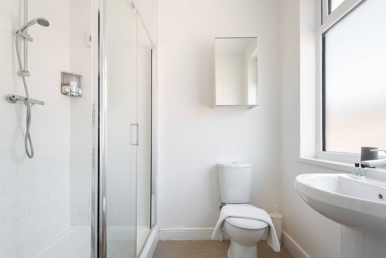 Cosy Budget Room in Doncaster House With Kitchen in South Yorkshire