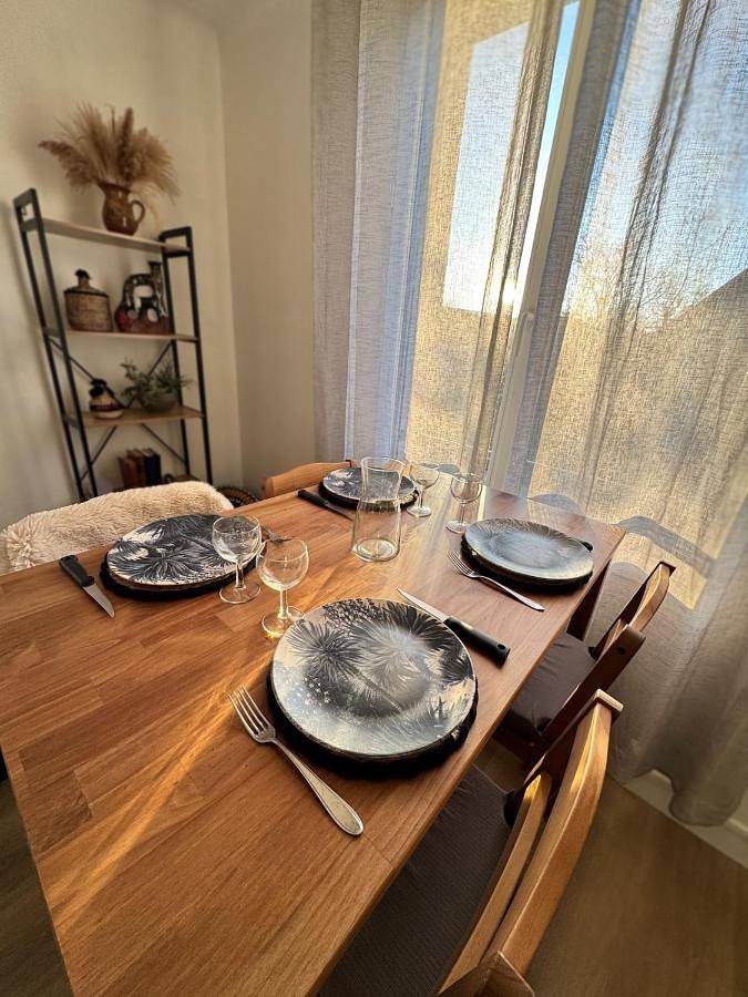 Location de vacances pour 3 personnes, avec terrasse ainsi que vue et jardin à Aunay-sur-Odon - 3