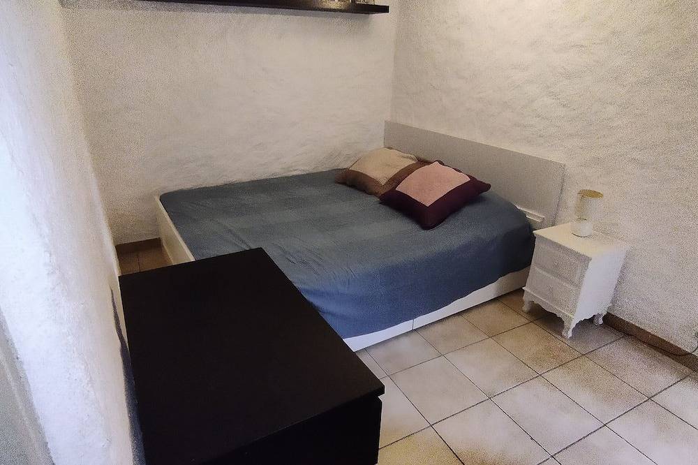 Ganze Wohnung, 2-bedroom apartment 5 km from the beautiful beaches of Ile Rousse in Santa-Reparata-di-Balagna, Calvi und Umgebung