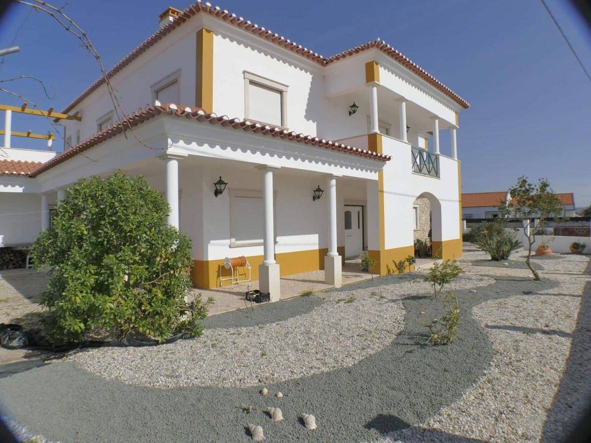 Martin's Villa in Atouguia da Baleia, Leiria District