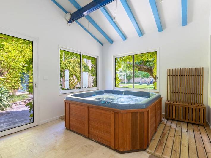 Location de vacances pour 11 personnes, avec jardin ainsi que jacuzzi et piscine à Bédarrides - 3