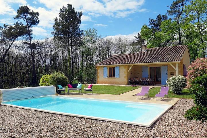 Location de vacances pour 5 personnes, avec jardin ainsi que piscine et jacuzzi, animaux acceptés à Blanquefort-sur-Briolance