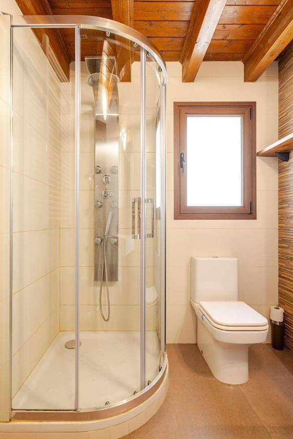 Casa rural para 4 personas, con piscina además de balcón y jacuzzi en Cataluña - 4