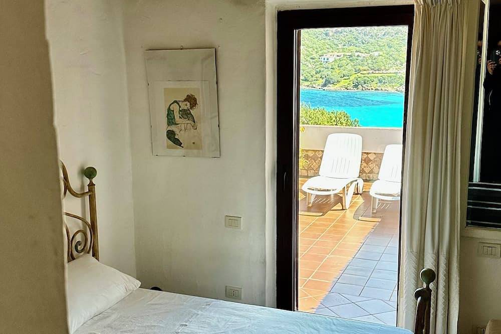 Appartement entier, 80 m from the Beach•Sea at Your Feet -Free Parking- Casa Mariuccia Baja Sardinia in Baja Sardinia, Arzachena