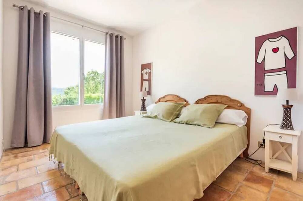 Homerez - Comfortable Villa with Garden in Rognes – 200 m² in Rognes, Aix-en-Provence region