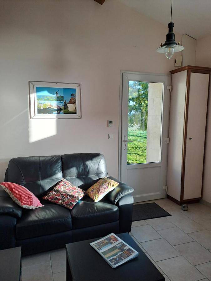 Location de vacances pour 3 personnes, avec jardin ainsi que terrasse et vue à Ozillac - 4