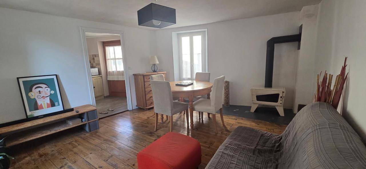 Nice house in a quiet village in Jumeaux, Parc Naturel Régional Livradois-Forez