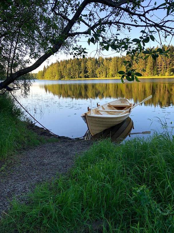 Tretopphytter På Grensen - Beverhytta med robåt og gjeddefiske in Halden