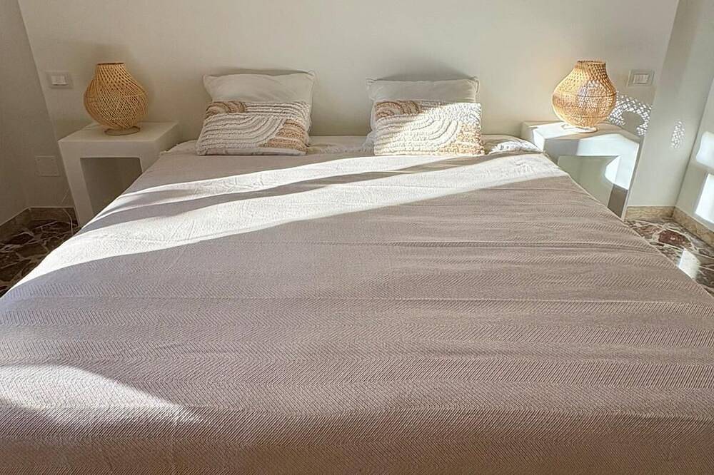 Sunny villa with beautiful private pool in the heart of the Itria Valley in Fasano, Salento