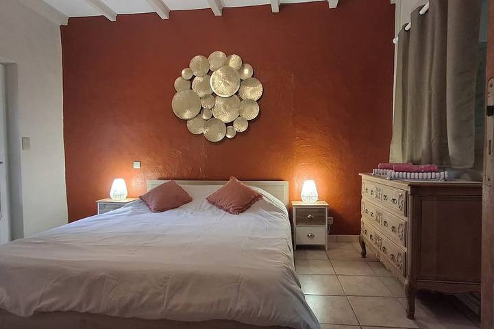 Gîte pour 8 personnes, avec piscine ainsi que terrasse et jardin à Sainte-Foy-de-Longas - 2