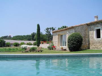 Gîte pour 4 personnes, avec piscine ainsi que jardin et terrasse à La Bâtie-Rolland