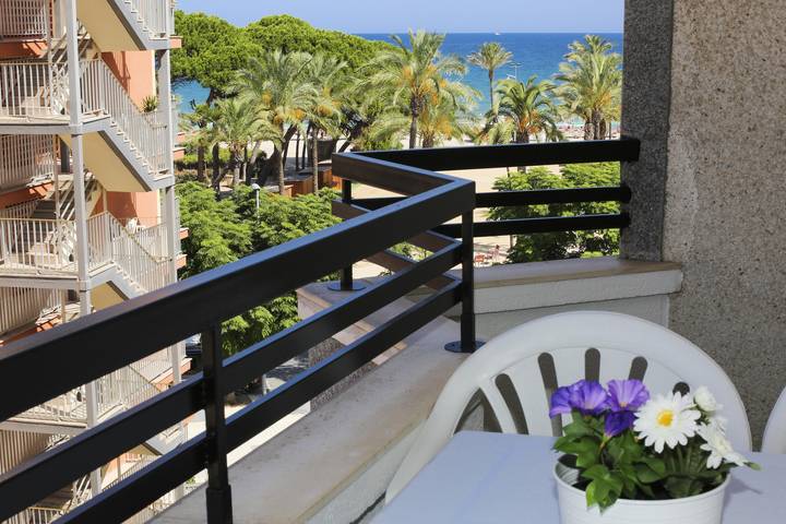 Gîte pour 6 personnes, avec terrasse, animaux acceptés dans La Pineda - 3