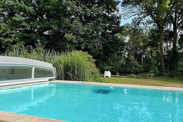 Gîte pour 4 personnes, avec Terrasse ainsi que Jardin et Piscine