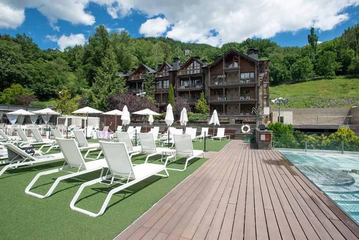 Apartahotel para 6 personas, con Balcón y Jacuzzi además de Terraza y Jardín en Andorra