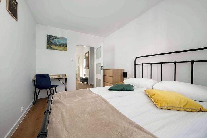 Entire apartment, Spacious Apartment | River View, Balcony and Workspace in Wrocław, Lower Silesia