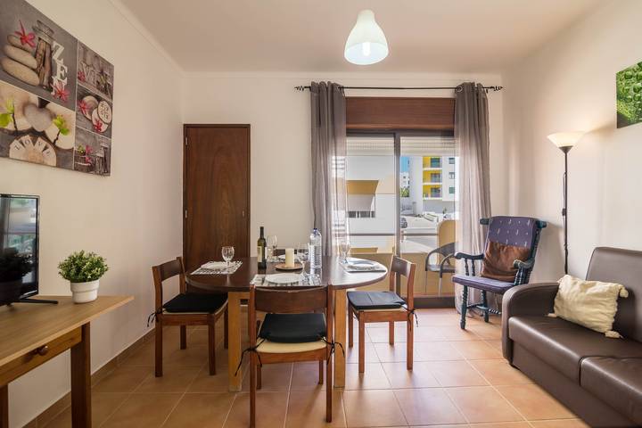 Ganze Wohnung, "Strand-Residenz 11" mit Balkon, Grill, Wlan und Kabel-Tv; Parkplatz vorhanden in Armação de Pêra (costa), Armação de Pera