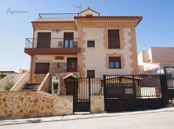 Casa de vacaciones para 21 personas, con piscina además de jardín y vistas, Se admiten mascotas en Provincia de Cuenca - 2