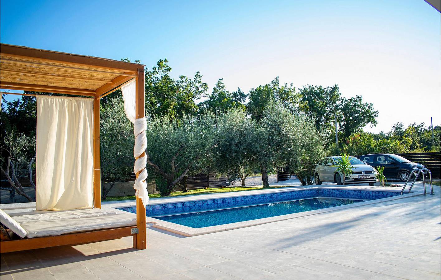 Gemütliche 1-Zimmer-Wohnung mit Meerblick, Pool und in Strandnähe in Kastel Novi, Kaštela