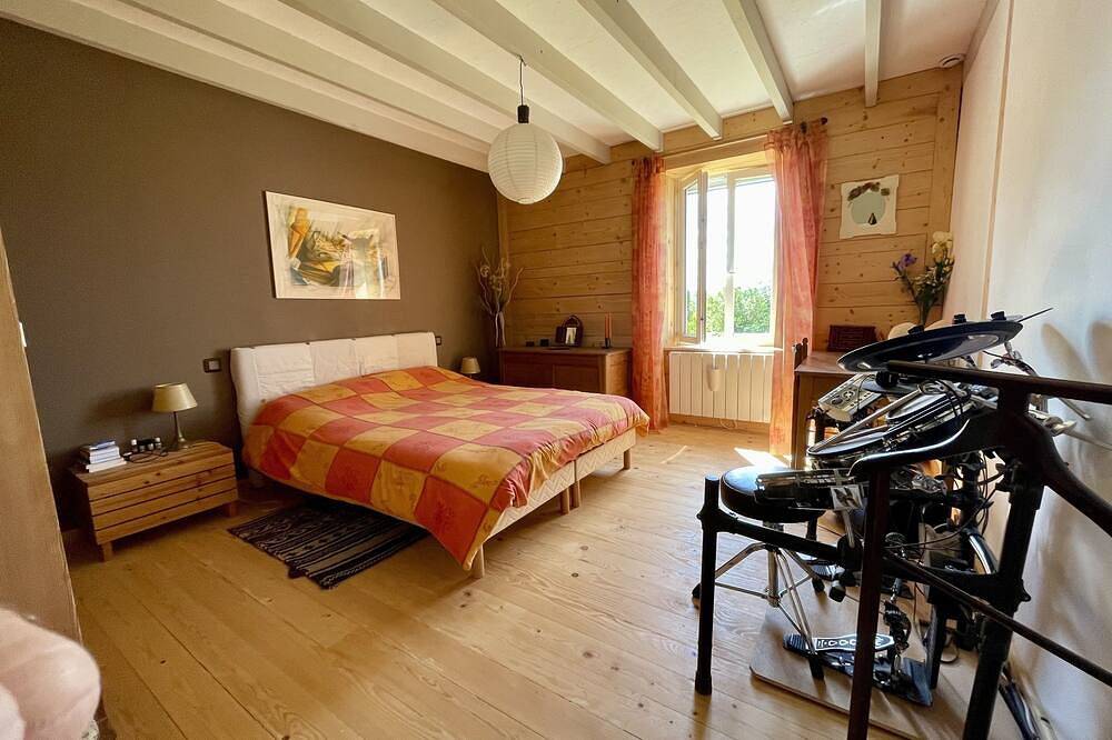 Maison de campagne avec piscine privée et chauffée, sans vis à vis, en Auvergne in La Tuilière, Région de Roanne