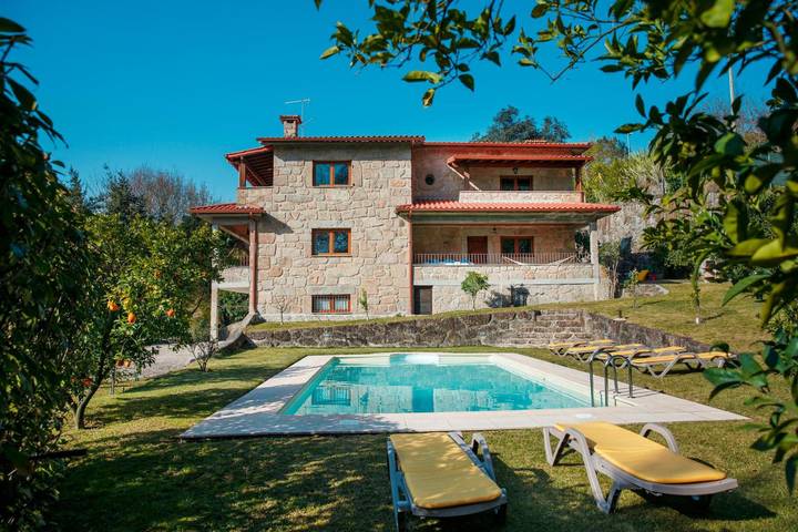 Casa rural para 8 personas, con jardín en Amares