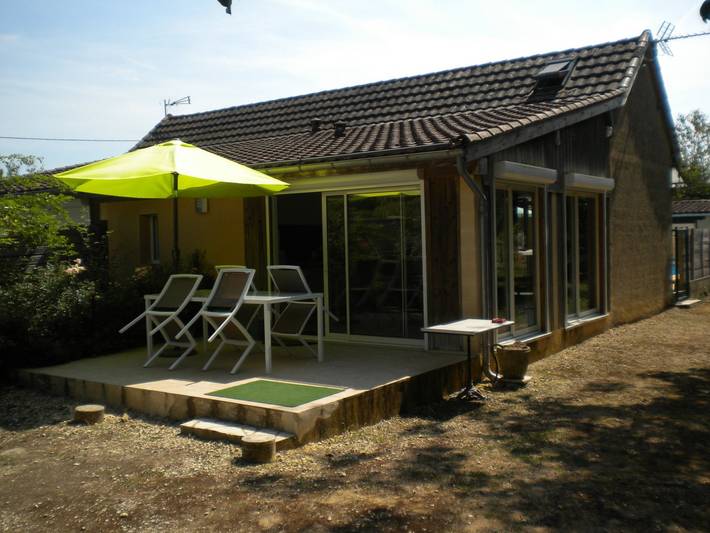 Gîte pour 4 personnes, avec piscine et terrasse