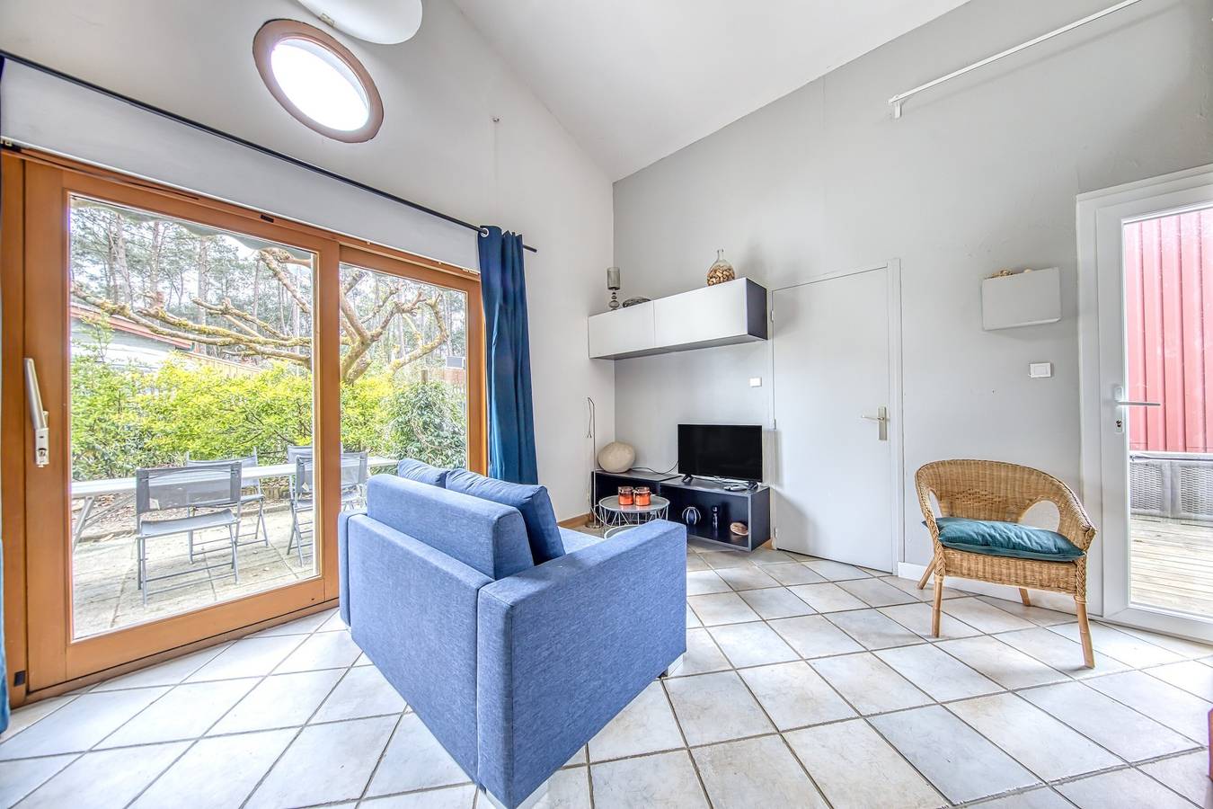 Chalet 'De Droite' mit privater Terrasse und privatem Garten in Hourtin, Regionaler Naturpark Médoc