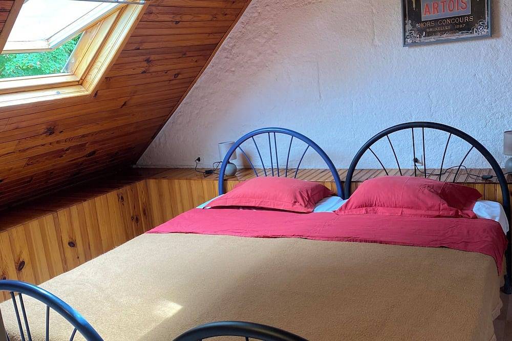 Entire apartment, Enjoyable 2-bedroom apartment in Benais in Benais, Loire Valley