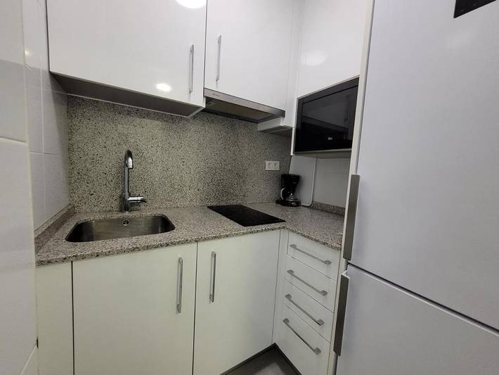 Villa pour 2 personnes, avec piscine ainsi que terrasse et vue, animaux acceptés à Benidorm - 4