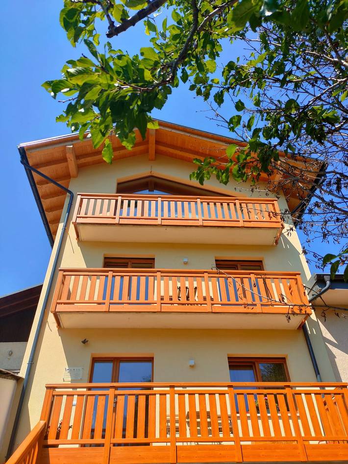 Room 1 - Nene Cristina with External Bathroom, Shared Terrace and Garden in Pieve di Cadore, Östra Dolomiterna