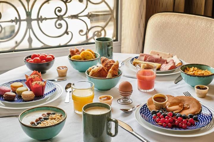 Hôtel pour 2 personnes, avec terrasse et vue, animaux acceptés à Suresnes - 2