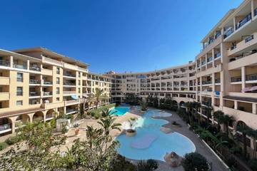 Gîte pour 4 personnes, avec piscine dans Office De Tourisme Cannes La Bocca