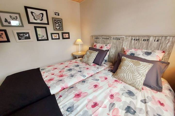 Suite familiale avec 2 chambres, petit-déjeuner inclus, salon privatif, proche Laval et Château-Gontier in Fromentières, Mayenne