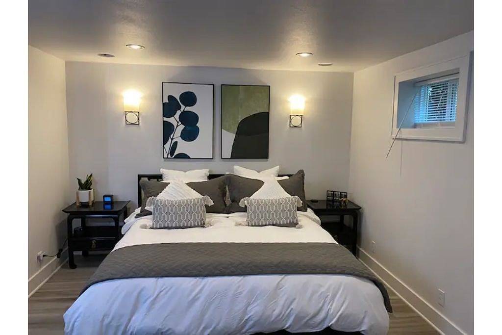 Ganze Wohnung, Spacious basement apt. Off-street parking, washer & dryer, kitchenette, sleeps 4 in Salem (OR), Willamette Valley