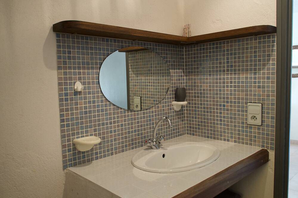 Charmantes Landhaus aus Stein-Klimaanlage. Gemeinschafts-Pool 2 Häuser 10x5 in Gordes, Regionaler Naturpark Luberon