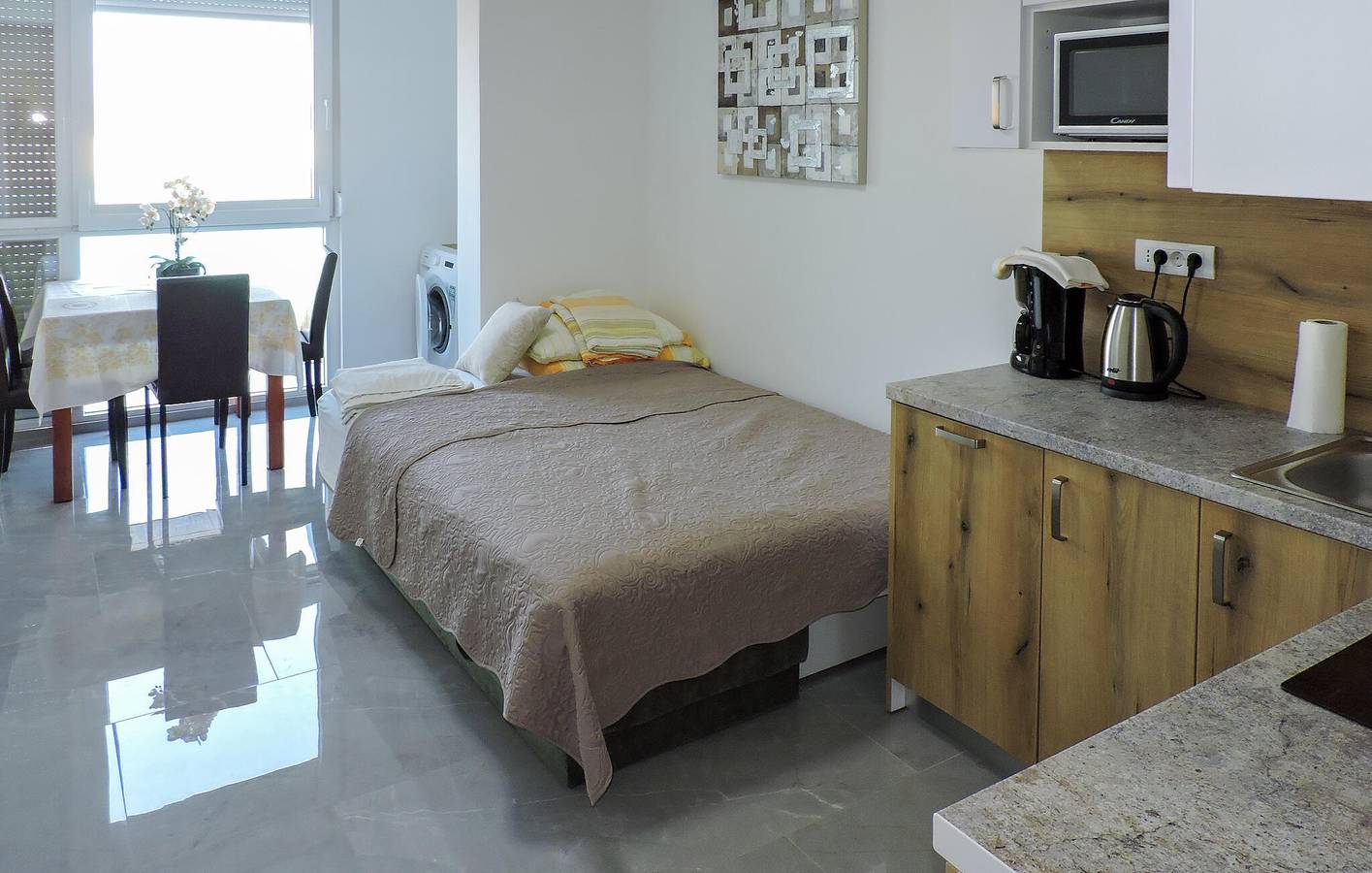 Appartamento intero, Appartamento con vista mare, terrazza, parcheggio e Wi-Fi vicino alla spiaggia di Fažana in Dignano (Grad), Costa meridionale dell´Istria
