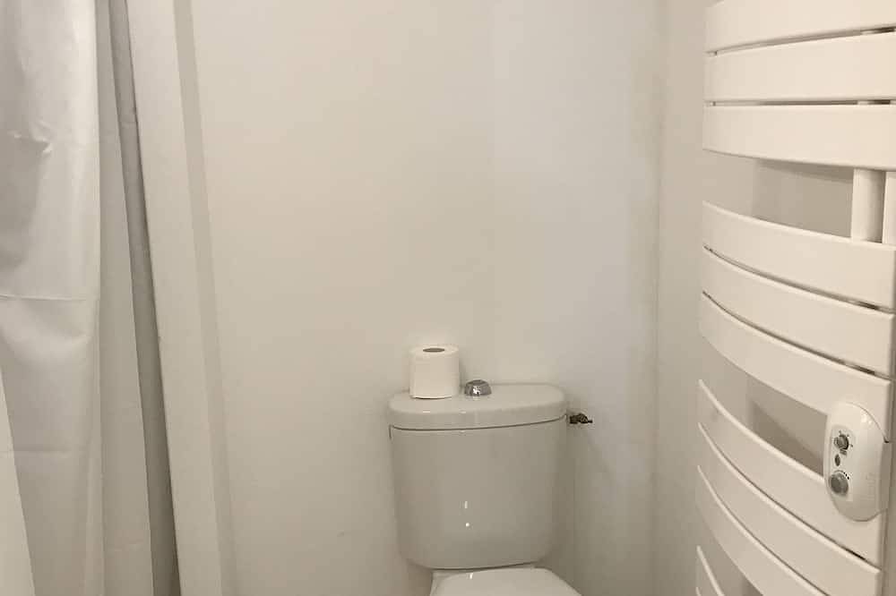 Apartamento entero, Bright studio in the heart of town for 2 people. in Bort-les-Orgues, Ussel region