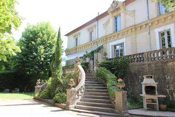 Location de vacances pour 13 personnes, avec jardin ainsi que balcon et piscine à Beaulieu (Largentière)