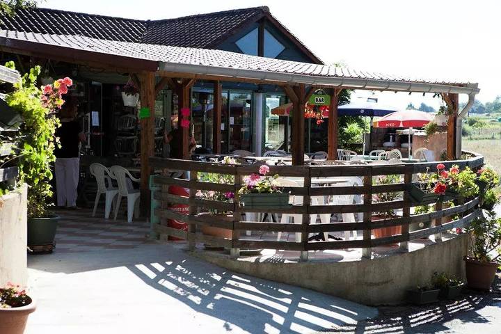 Gîte pour 4 personnes, avec Terrasse ainsi que Sauna et Vue à Peyrignac