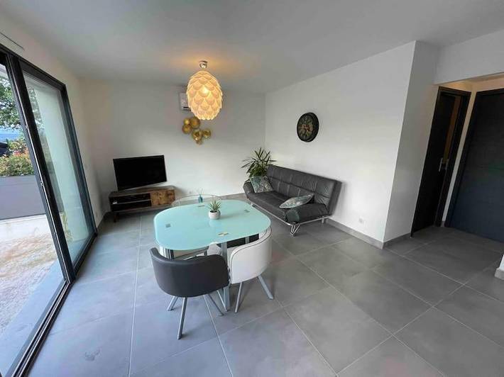 Gîte pour 3 personnes, avec terrasse ainsi que jardin et vue, animaux acceptés à Le Puy-Sainte-Réparade - 3