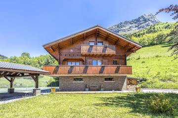 Location de vacances pour 8 personnes, avec jardin et balcon à Montmin