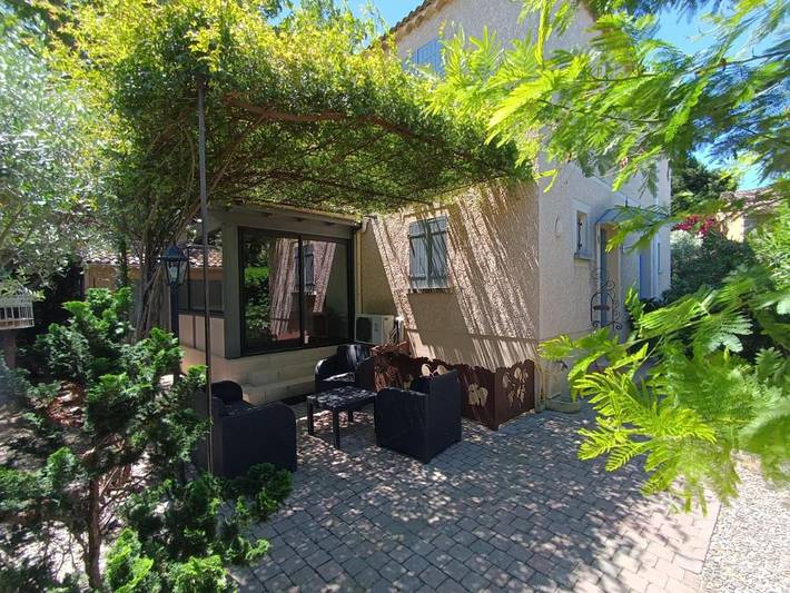 Maison de vacances pour 4 personnes, avec jardin ainsi que vue et piscine