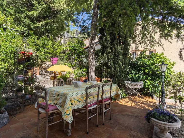 6 personas in Tolón, Region de Toulon