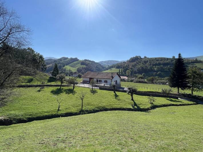 Gîte pour 6 personnes, avec Terrasse et Jardin