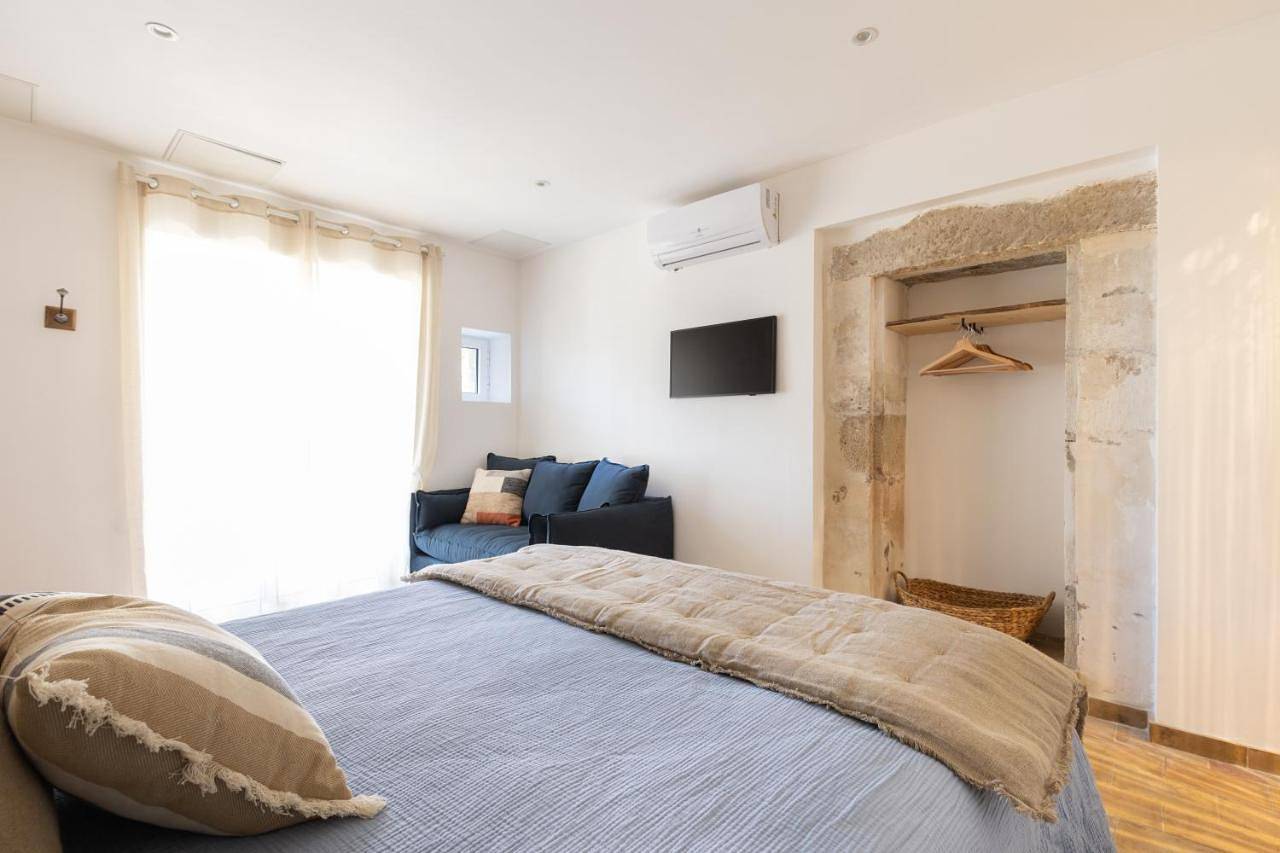 Large Double Room in Robion, Parc naturel régional du Luberon