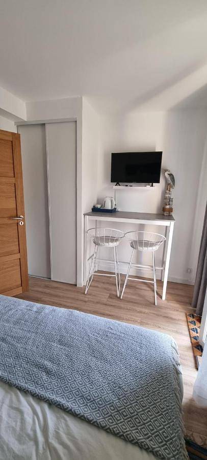 Gîte pour 2 personnes, avec jardin ainsi que piscine et terrasse à Saint-Mathieu-de-Tréviers - 3