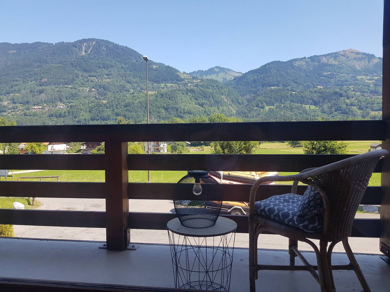Appartement entier, Appartement "Vue Magnifique" avec vue sur les montagnes, Wi-Fi et climatisation in Station de Morillon, Grand Massif