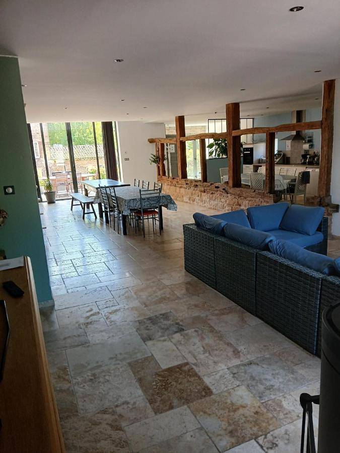 Location de vacances pour 12 personnes, avec Terrasse à La Chapelle-de-Bragny
